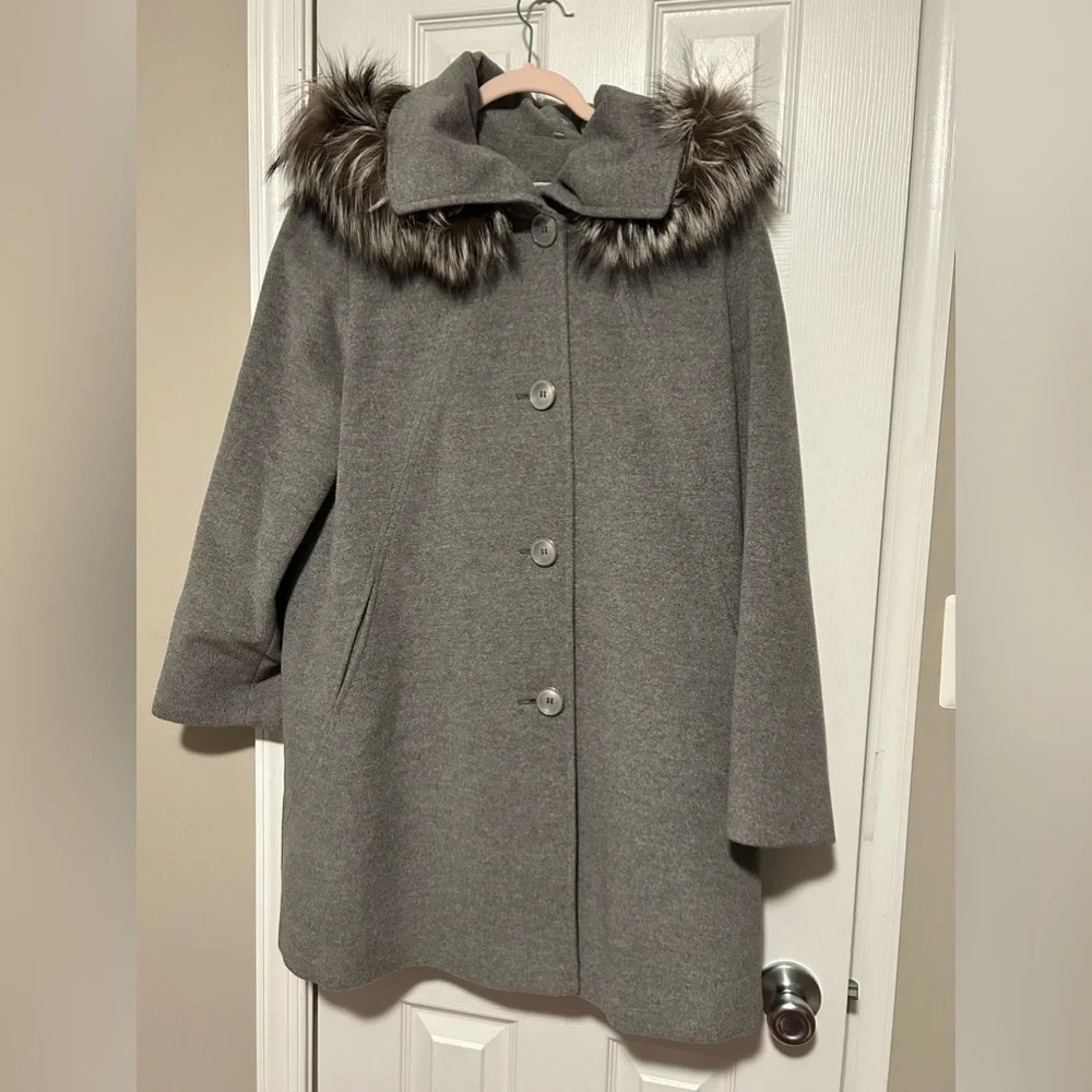 Gently Worn Rizik Bros. Gray Wool And Mohair Blend Coat W/Fox Fur Trim, Size M.